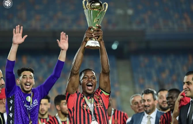 Che Malone entre dans l’histoire : le Lion camerounais soulève la Coupe CAF au bout d’une finale irrespirable