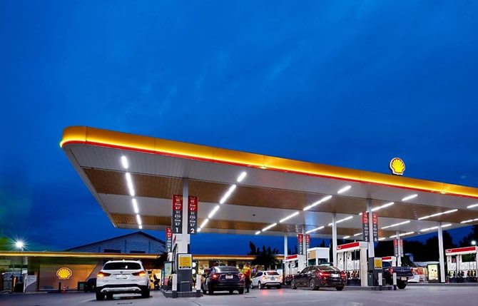 France : carburant hors de contrôle, Shell prêt à partir, explosion du budget militaire… Paris sous pression