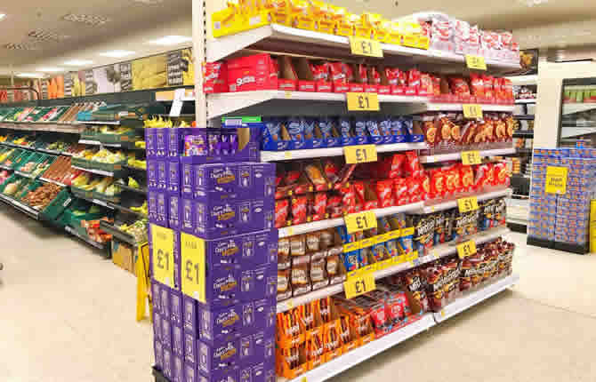 Contrôle des prix au Royaume-Uni : les supermarchés disent NON au gouvernement Starmer, la colère gronde