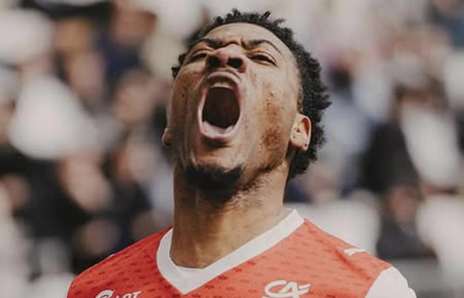 Samuel Kotto verrouillé jusqu’en 2030 : le défenseur camerounais devient le nouveau patron de Reims