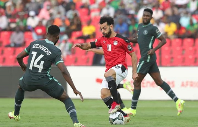Coup de Tonnerre à Anfield : Comment le Message codé de Mohamed Salah a eu la peau d’Arne Slot