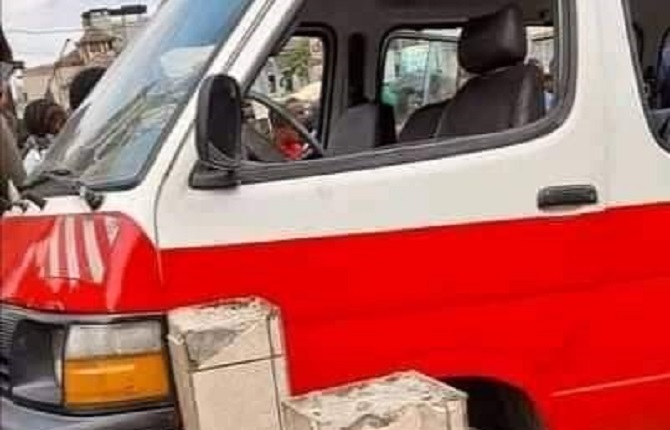 Un bus scolaire fait un mort dans un accident à Bonamoussadi Douala