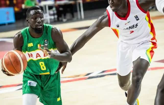 Afrobasket 2025 : Le Mali ?carte la Guinée au bout du suspense et rejoint les quarts