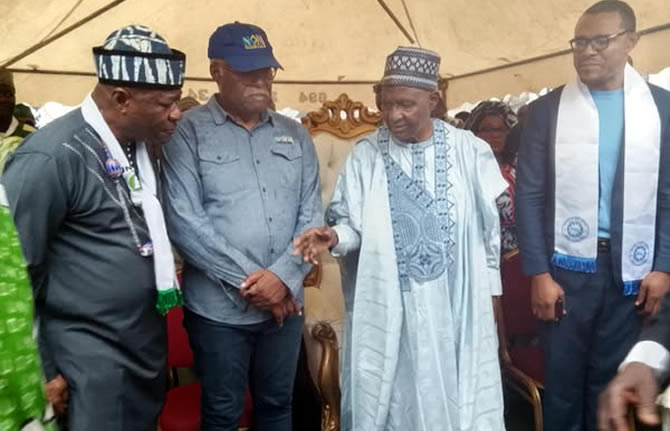 Présidentielle 2025 : Akere Muna se retire et rallie Bello Bouba, le camp UNDP se renforce