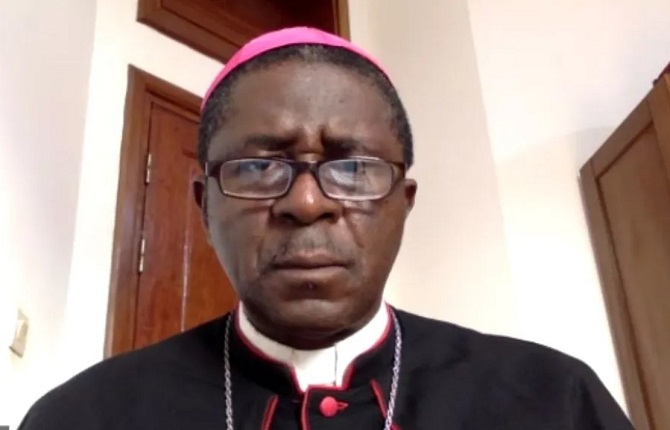 Les ?v?ques du Cameroun interdisent formellement toute b?n?diction de couples au Homosexuel dans l??glise du Cameroun