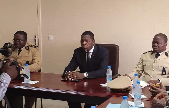 Les solutions de Paul Atanga Nji pour éradiquer le phénomène de «microbes» à Douala