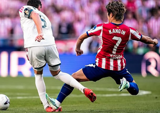 Atlético-Real Madrid : le derby bascule dans la folie, Huijsen expulsé et les Colchoneros s'imposent