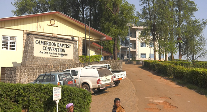 Pris sous des feux croisés, le Cameroun, peut-il s'en sortir?