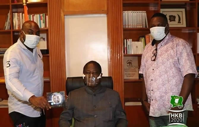 Le président Henri Konan Bédié apporte son soutien aux artistes Yodé et Siro