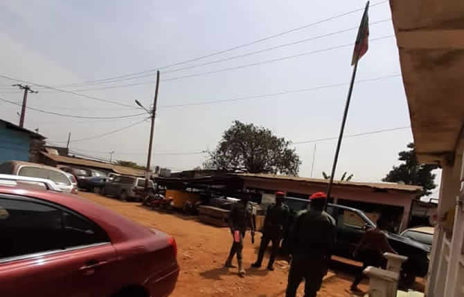 Sa majesté Biloa Effa annonce un accueil triomphal de Maurice Kamto à Yaoundé, la police se mobilise