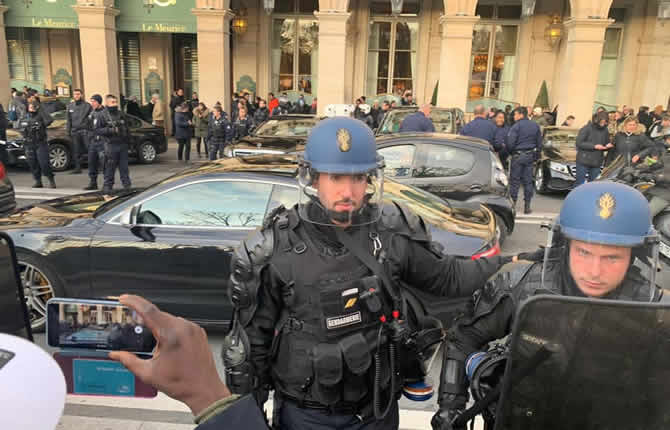 La Diaspora camerounaise assiège l?Hôtel de Paul Biya en France