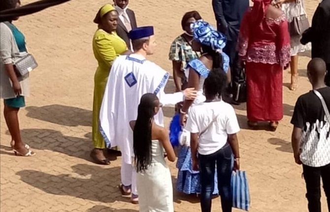 Un blanc veut signer la polygamie au Cameroun, sa belle famille refuse