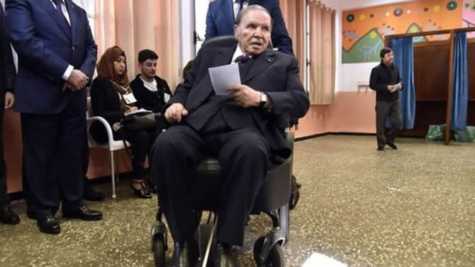 Bouteflika «demande pardon» aux Algériens dans une lettre d'«adieux» 
