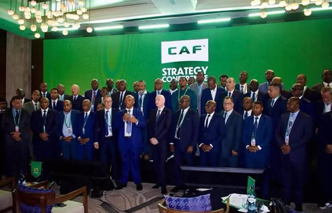 CAN 2027 maintenue à l’Est, cycle de 2 ans en débat : Motsepe tranche et relance le football africain