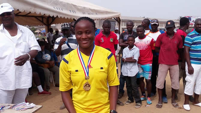 Arbitrage : Une lionne de la ligne de touche nommée Carine Atezambong