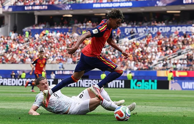 Coupe du Monde 2026 : l'Espagne écrase l'Autriche, Oyarzabal en feu et Unai Simón entre dans la légende
