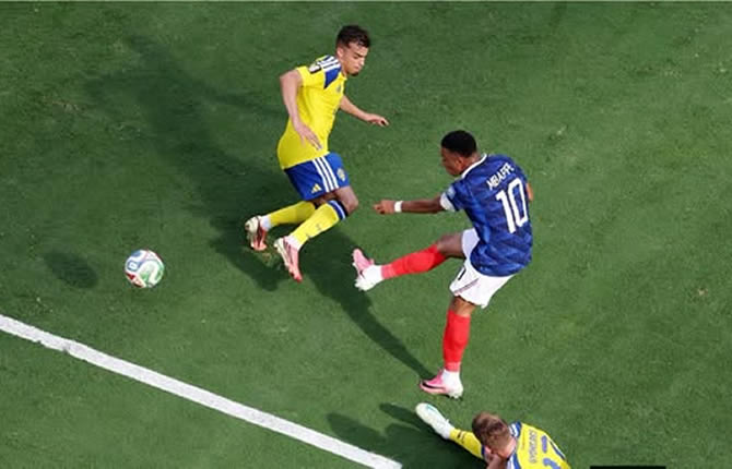 Mondial 2026 : doublé de Mbappé, la France balaie la Suède et défiera le Paraguay en huitièmes