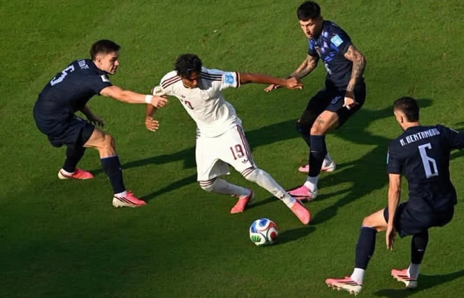 Espagne 1-0 Uruguay : la Roja élimine la Celeste, Baena envoie les Espagnols en huitièmes et le Cap-Vert entre dans l'histoire