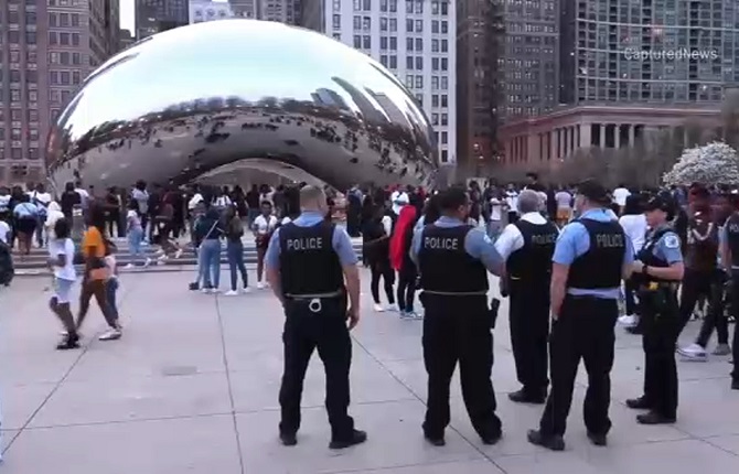 Une équipe de tournage volée à Chicago alors qu?elle tournait un reportage sur le vol