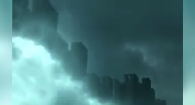 En Chine, une ville se met à flotter dans les airs