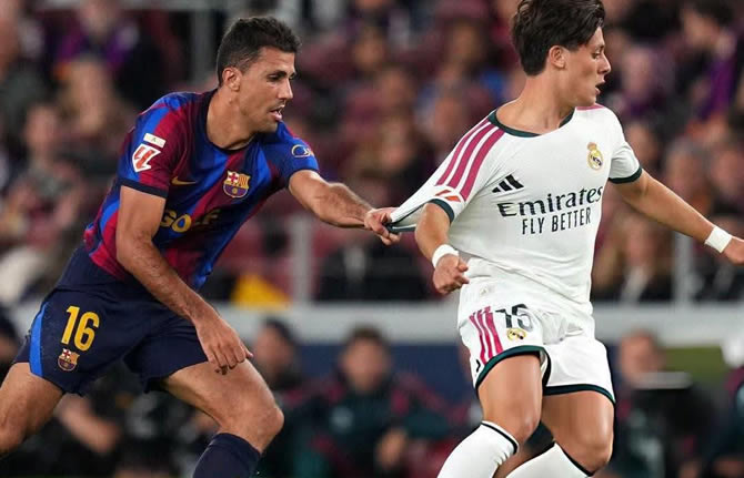 Résultats Football européen : le Real fait tomber le Barça, Manchester United humilié, le Bayern s'impose