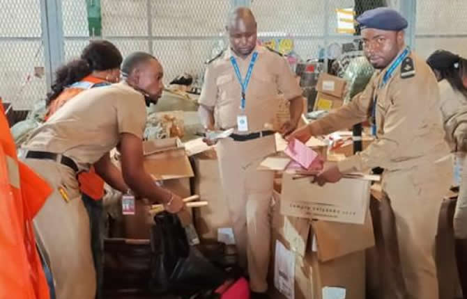 Une cargaison de coca?ne de plus d?un milliard de FCFA en provenance du Br?sil saisie ? l'A?roport international de Douala 
