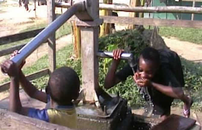 Un projet de 18 milliards de FCFA permettra d?approvisionner 60 villages camerounais en eau potable dès 2020