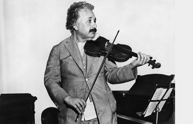 Incendies à Fort Hare, pyromane à Los Angeles, violon d'Einstein : Le tour du monde en faits divers