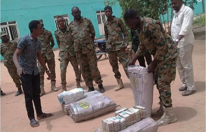 Des millions de dollars en liquides trouvées chez Omar El-Bechir