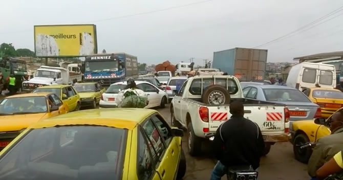 Douala: Le casse-tête des embouteillages interminables 