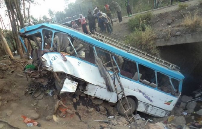 Chute de 100 mètres : un bus éthiopien plonge dans un ravin, au moins 28 morts et des blessés graves