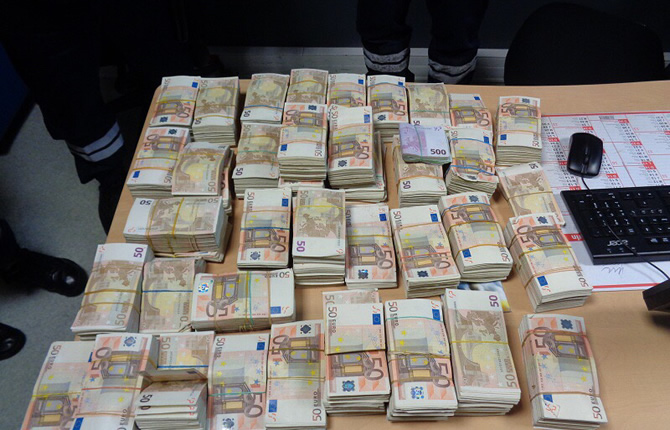L'accroissement du volume des rétrocessions des devises par les banques salué par les autorités de la Cemac