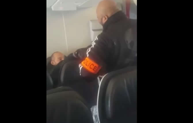 Insolite: Pour s?opposer à son rapatriement forcé, un jeune homme défèque sur son siège d?avion?vidéo