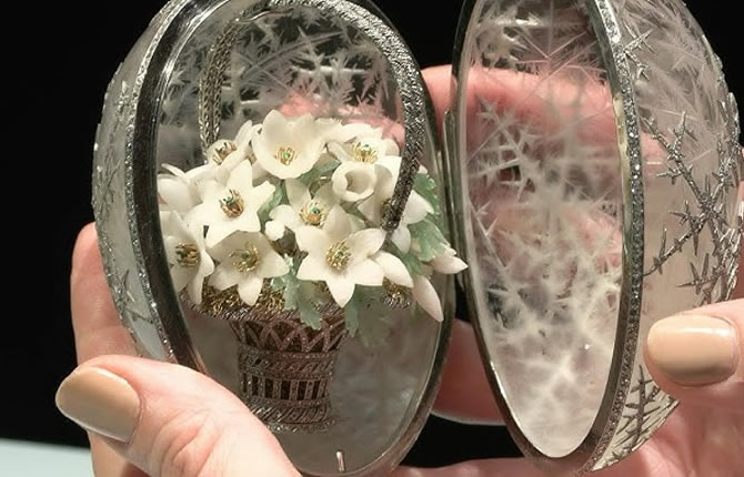 L’Œuf d’Hiver de Fabergé frôle les 30 millions d’euros dans un vent de folie à Londres, tandis que l’Amérique grelotte sous une tempête historique