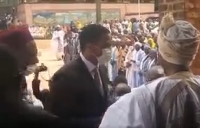 Les coulisses de la visite privée de Franck Biya au nouveau Sultan des Bamoun