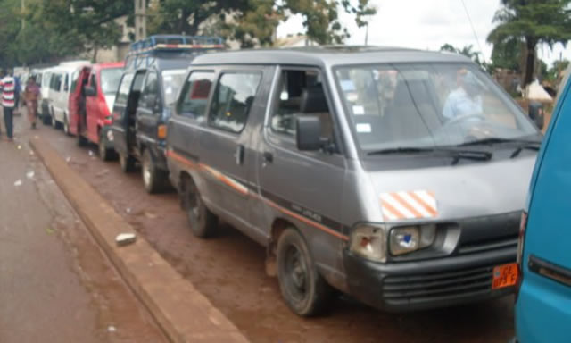 Transport en commun :Yaoundé pris en otage par les transporteurs et les étudiants