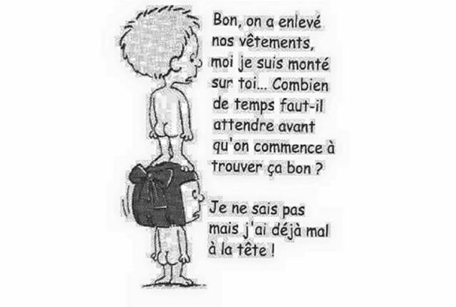 Un enfant monte sur un autre