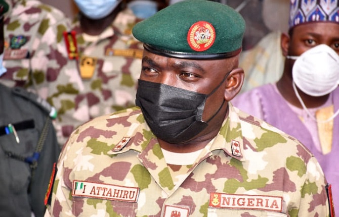 Le Chef d'Etat Major de l'Armée nigériane meurt dans un crash au Nord du pays