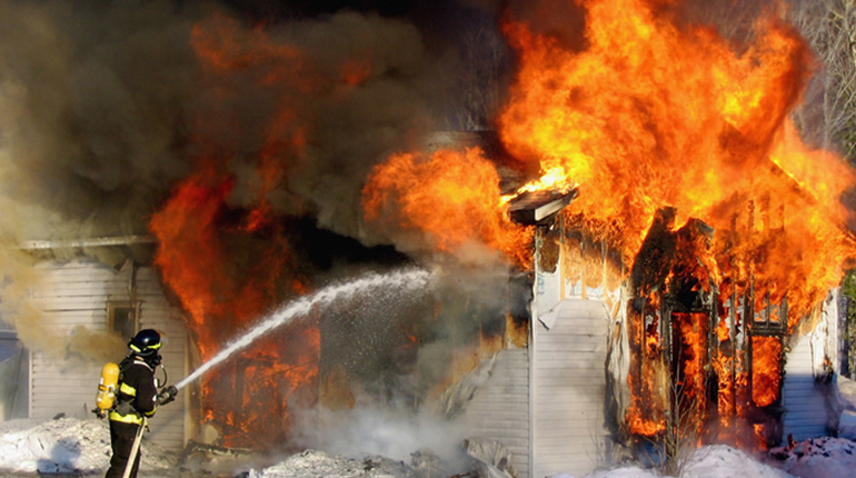 Cauchemar : Incendie Spectaculaire à Sydney, Attaque Meurtrière dans un Bar Mexicain