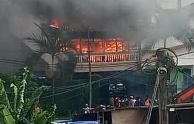 Douala : la résidence du maire Lengue Malapa dévorée par les flammes à Bonamoussadi