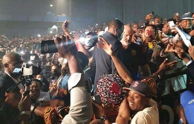 Maurice Kamto  considère les propos d'Henriette Ekwe comme une distraction alors que les Camerounais ont des problèmes de survie
