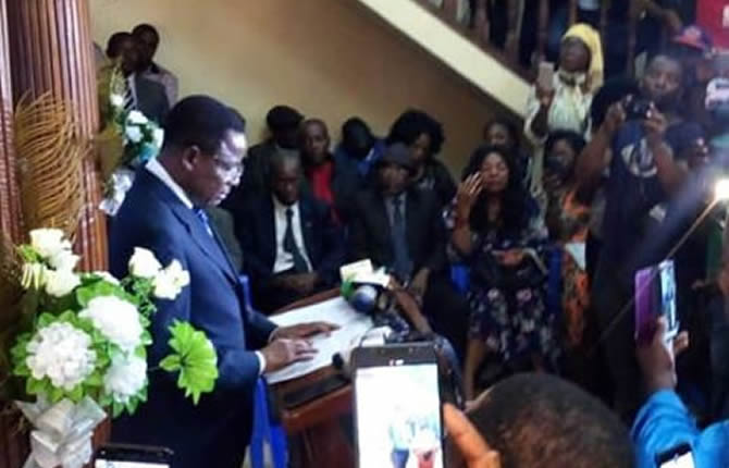 QUAND QUELQU’UN - KAMTO - LAISSE QUELQU’UN PREND... MAIS LE CAMEROUN VAUT BIEN DES SACRIFICES !