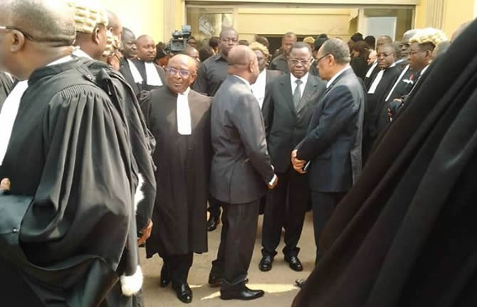 Gestion du Coronavirus: Grégoire Owona répond à Maurice Kamto 