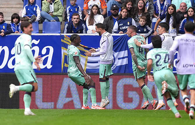 Karl Etta Eyong brille et offre la victoire ? Levante face au Real Oviedo (2-0)