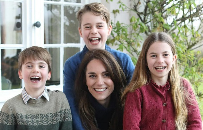 La princesse Kate Middleton de Galles s'excuse après avoir publi? une photo retouch?e