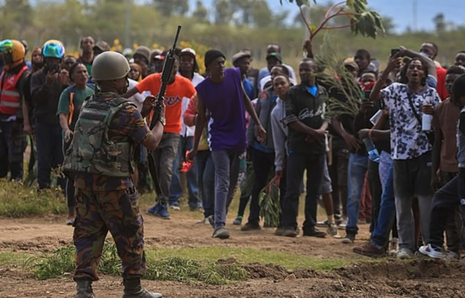 Kenya : la colère éclate contre un projet américain lié à Ebola, des centaines de manifestants dans les rues de Nanyuki