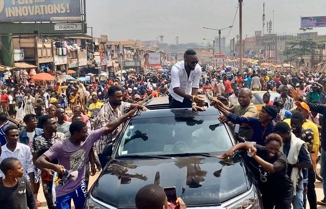 Rétropédalage : L'artiste Kerozen annonce qu'il se rendra finalement au Cameroun