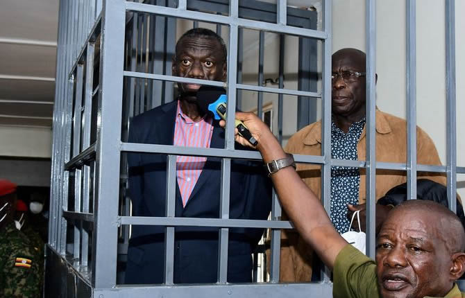Afrique : l’opposant ougandais Kizza Besigye s’effondre en plein procès, l’ONU durcit les sanctions en Centrafrique et de nouvelles tensions secouent le continent