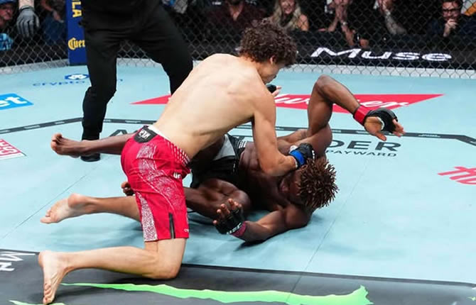 KO en 3 min 12 s : Ateba Gautier chute pour la première fois à l'UFC