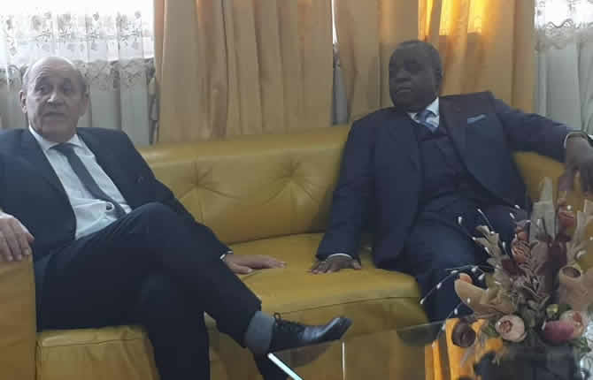 Jean-Yves Le Drian est arrivé au Cameroun. Il pourrait rencontrer Maurice Kamto